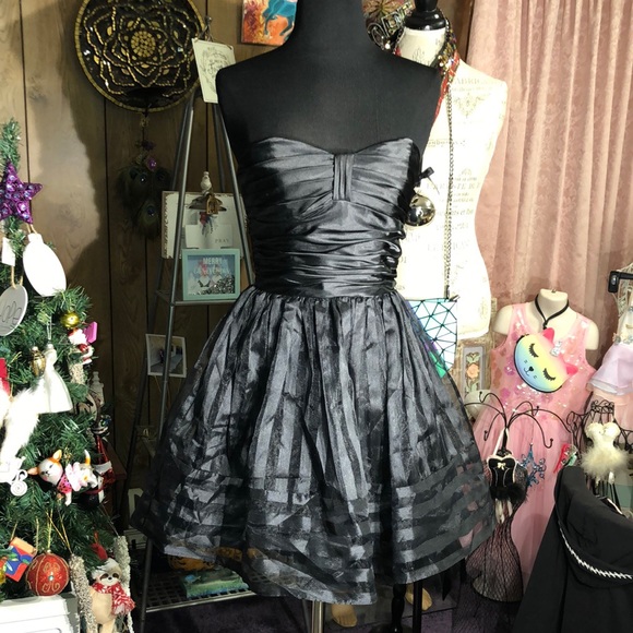 Betsey Johnson Dresses & Skirts - Betsey Johnson Vintage Strapless Black Evening Dress size 4